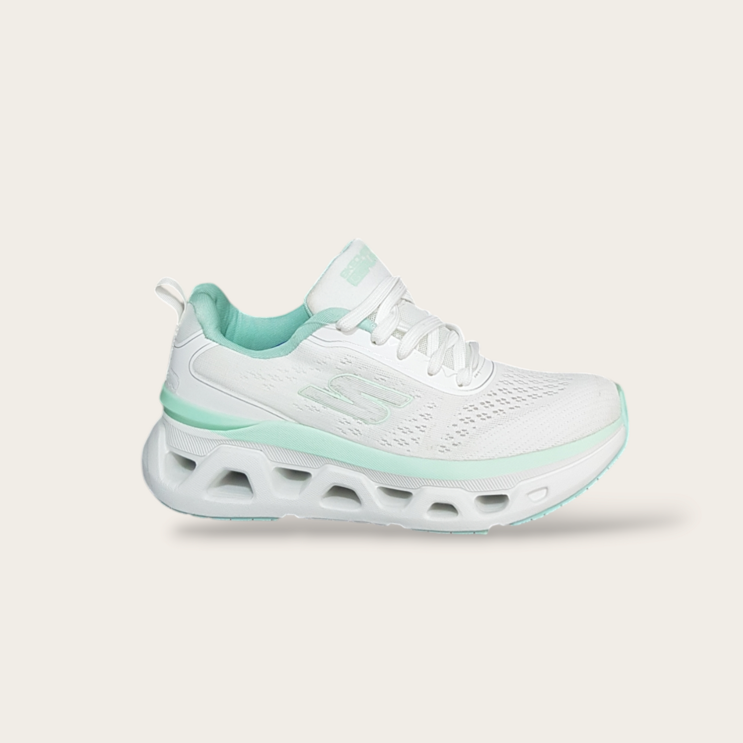 Skechers Max Cushioning Delta